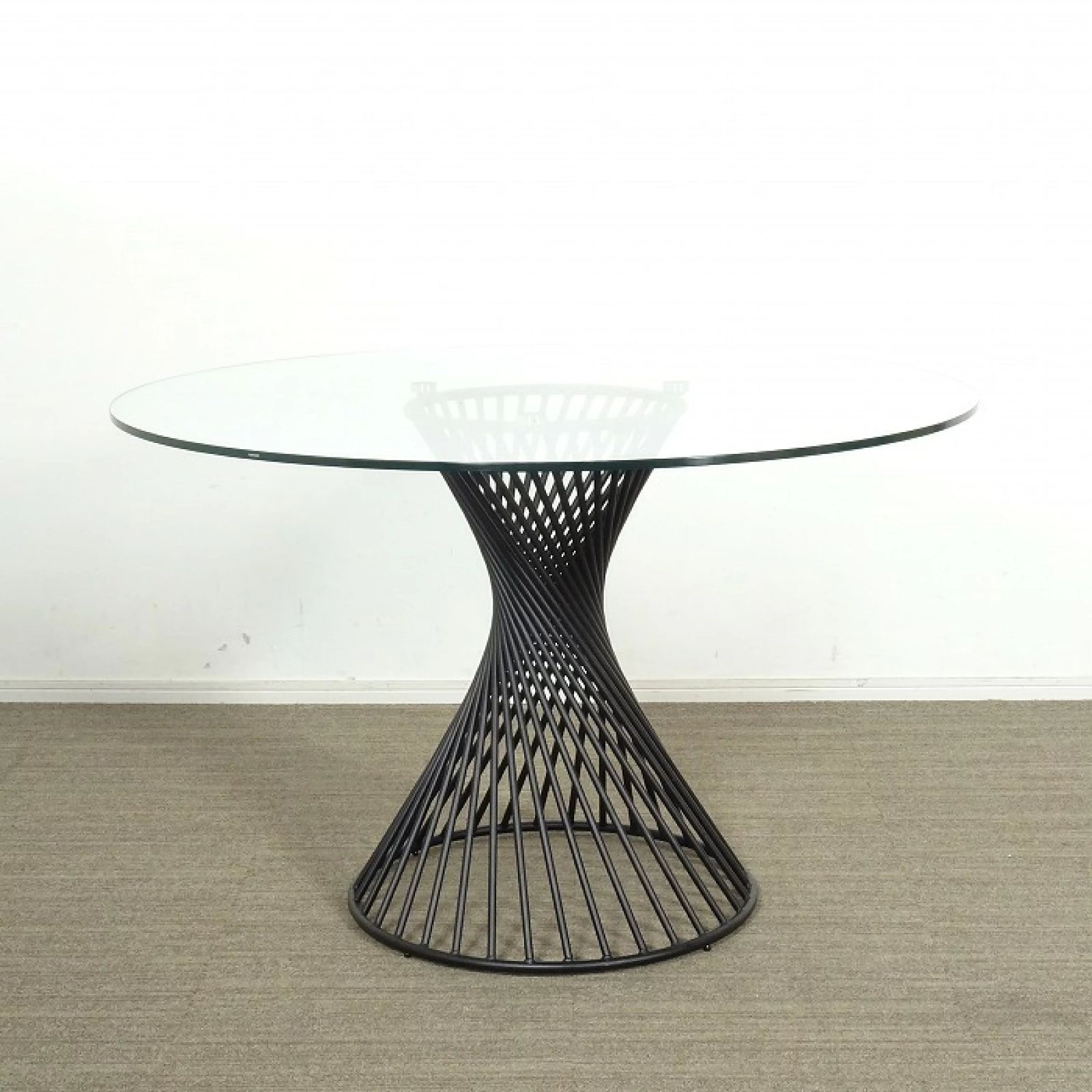 ◾︎SELUNO◾︎ 展示 Calligaris カリガリス VORTEX ヴォルテックス 円形ダイニングテーブル ガラス天板 21万 v749