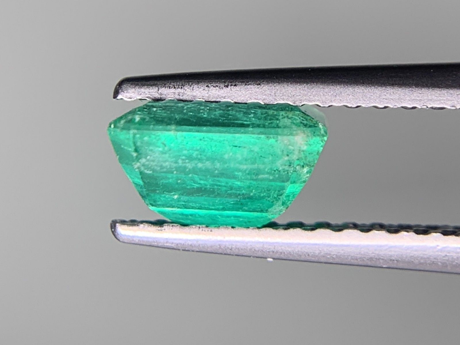 天然 エメラルド