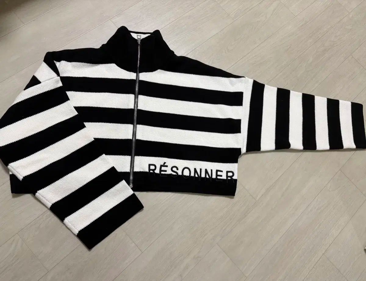 ジップアップ ストライプ