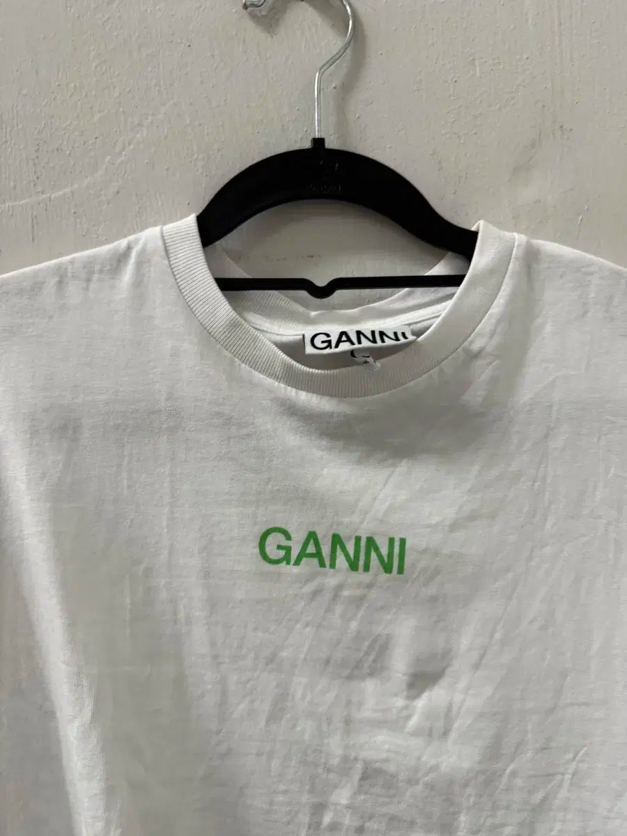 GANNI　ホワイト　リラックス　フラワー　Tシャツ Bright White White Basic Jersey Poppy Relaxed T-shirt | GANNI US