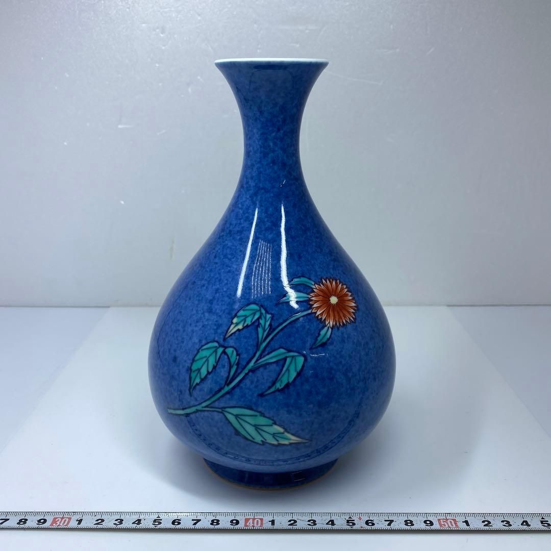 本作 色鍋島吹墨菊絵花瓶