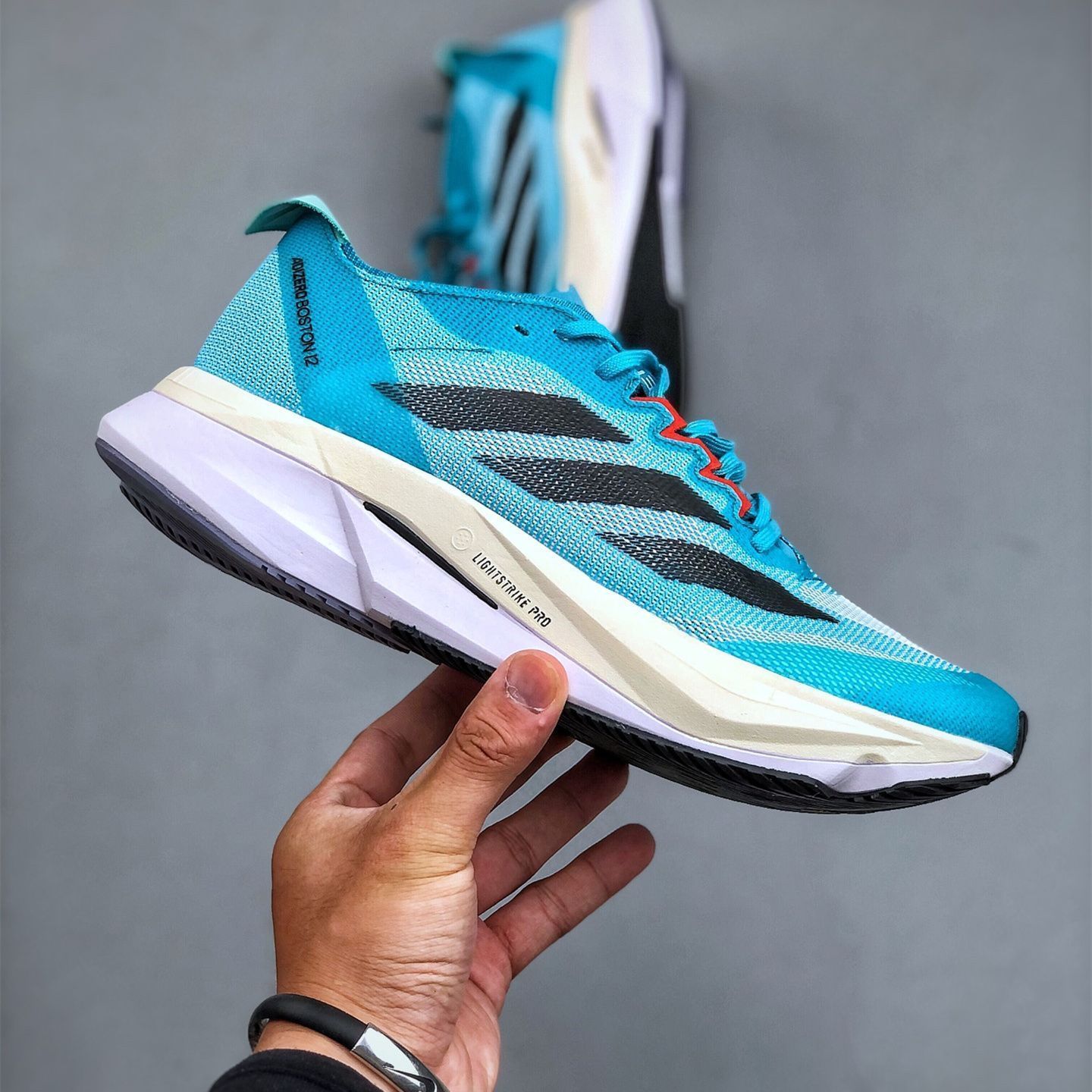 新品未使用 Adidas Adizero Boston 12 ランニングシューズライトブルー