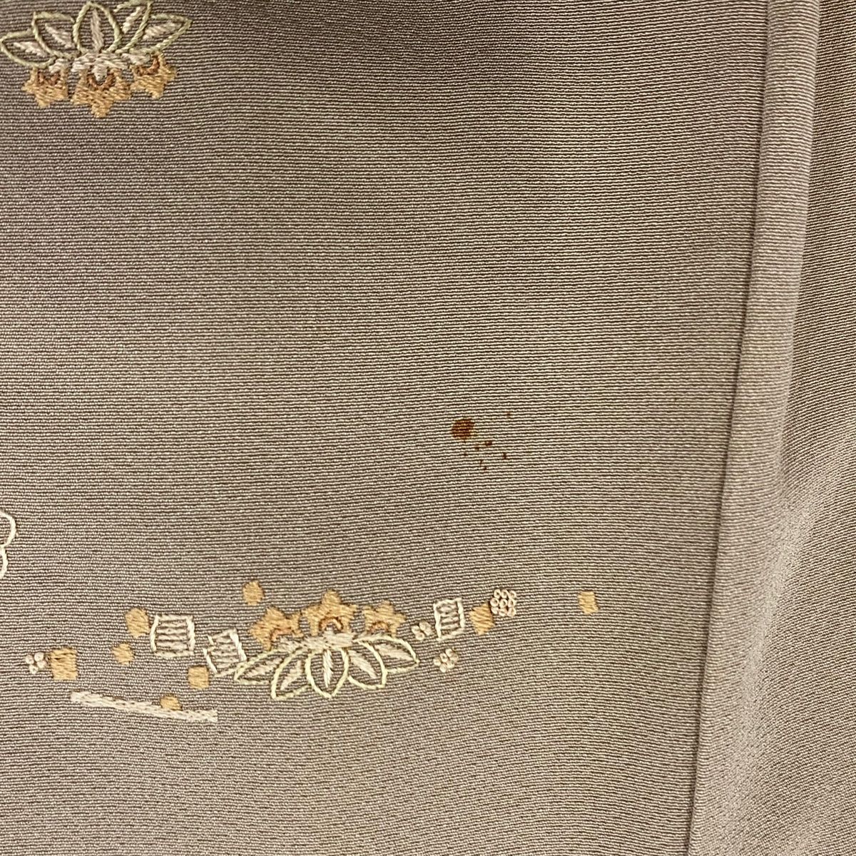 小紋 身丈152cm 裄丈63cm S 袷 椿 箔散らし柄 刺繍 薄茶色 正絹