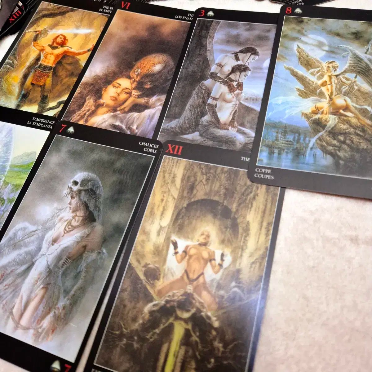 Royo dark tarot 闇 タロットカード