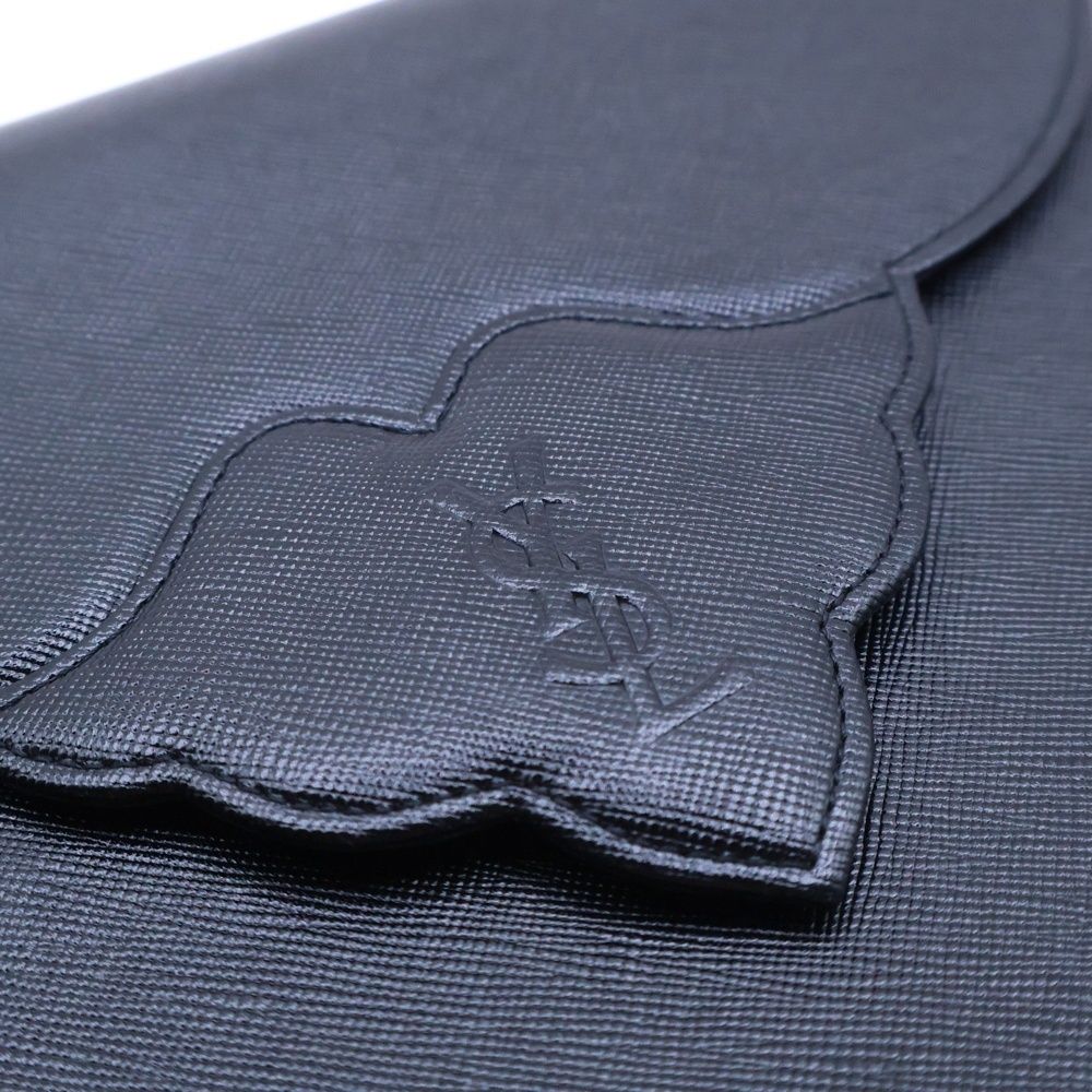 YVES SAINT LAURENT (イヴサンローラン) エンボスロゴ レザー クラッチ