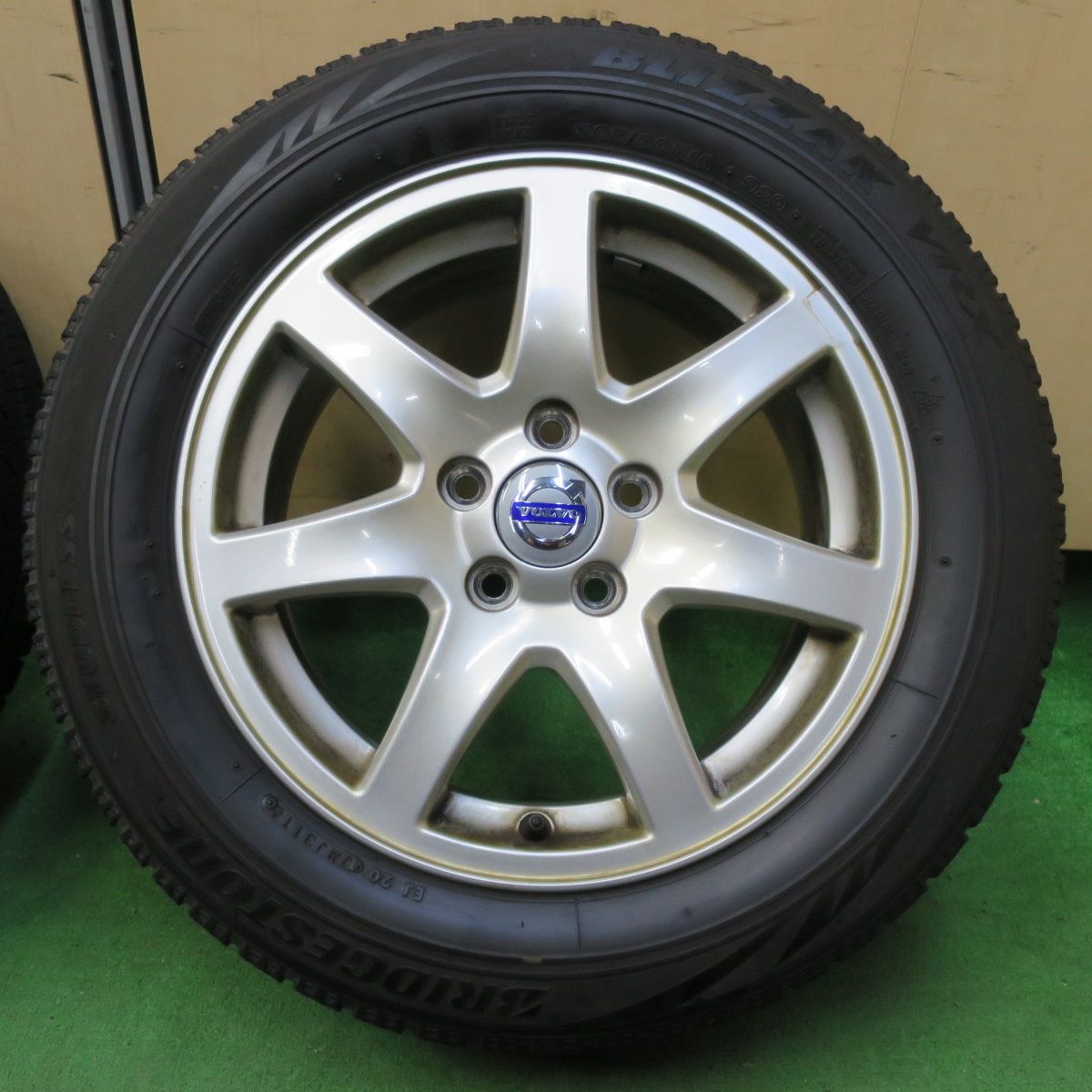 送料無料] 4本価格☆ボルボ V70 純正 205/60R16 スタッドレス 