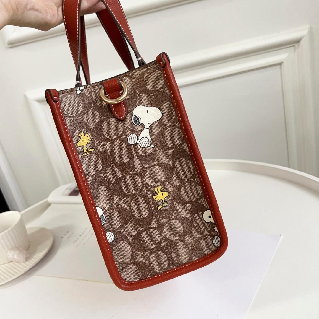 最も 割引 COACH×スヌーピーコラボ！デンプシー30トートバッグ途中CE862 バッグ
