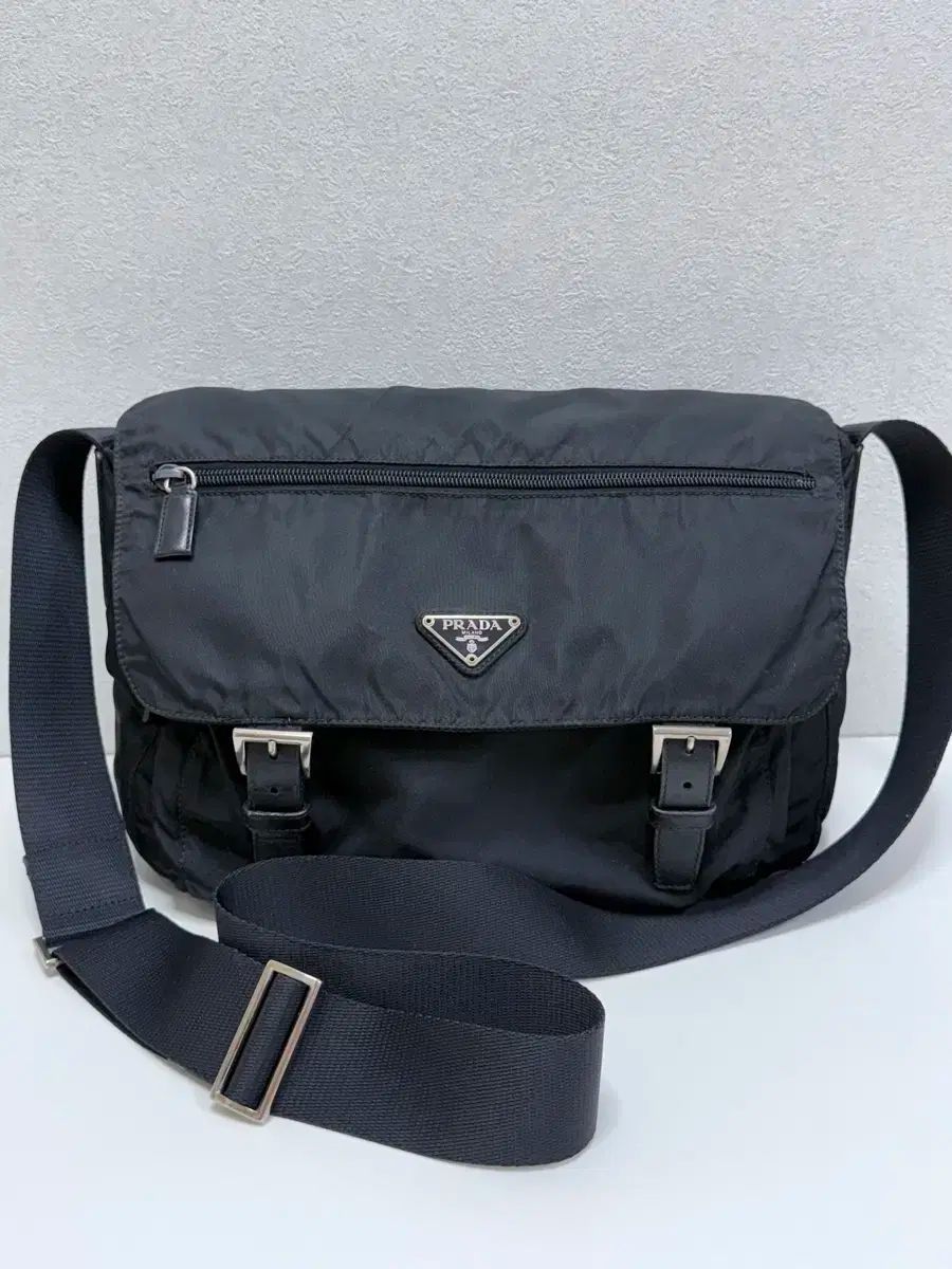 PRADA プラダ レザー ショルダー メッセンジャー 三角ロゴ PRADA