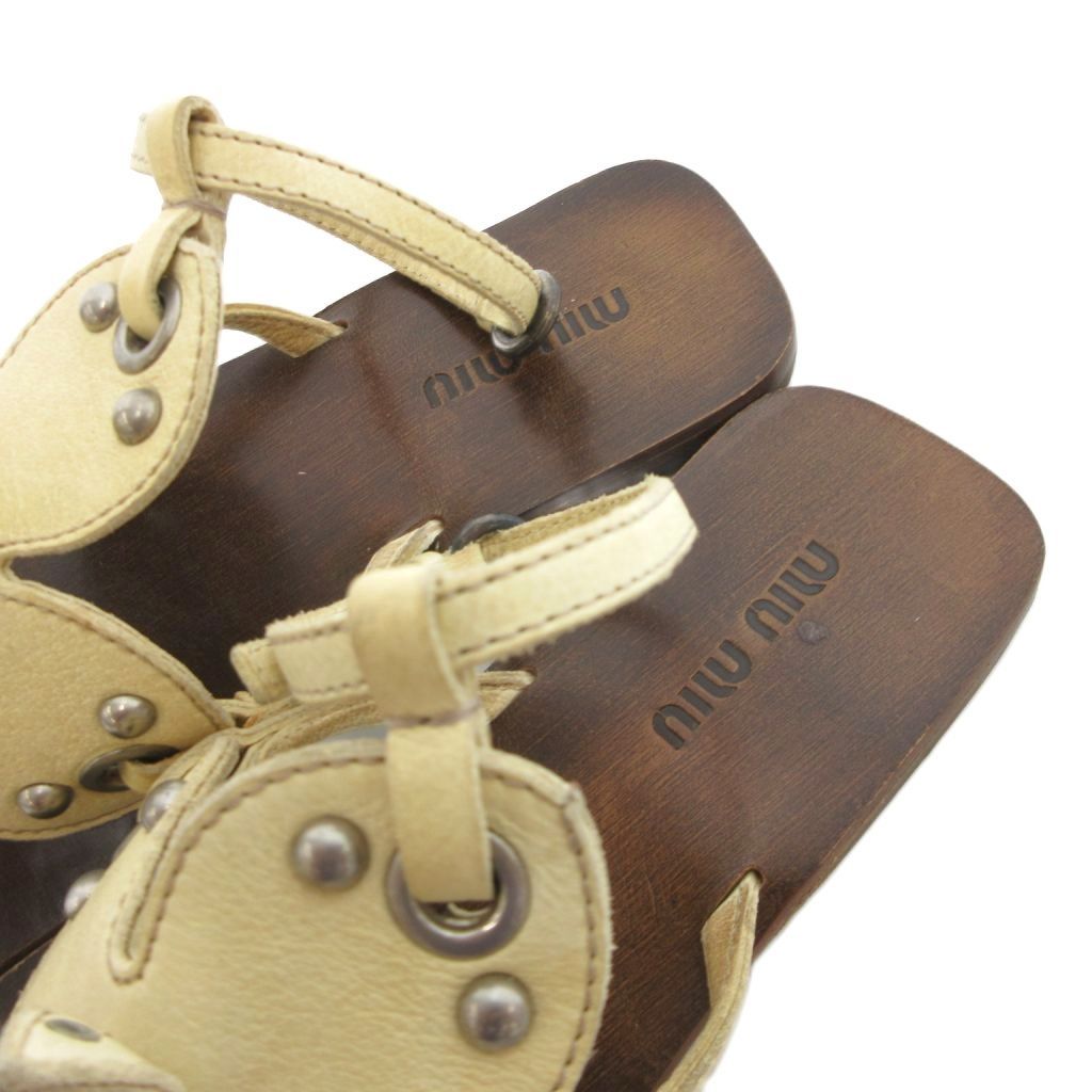 Miu Miu ベージュ ストラップサンダル Miu Miu タッチストラップ サンダル | ニュートラル | FARFETCH JP