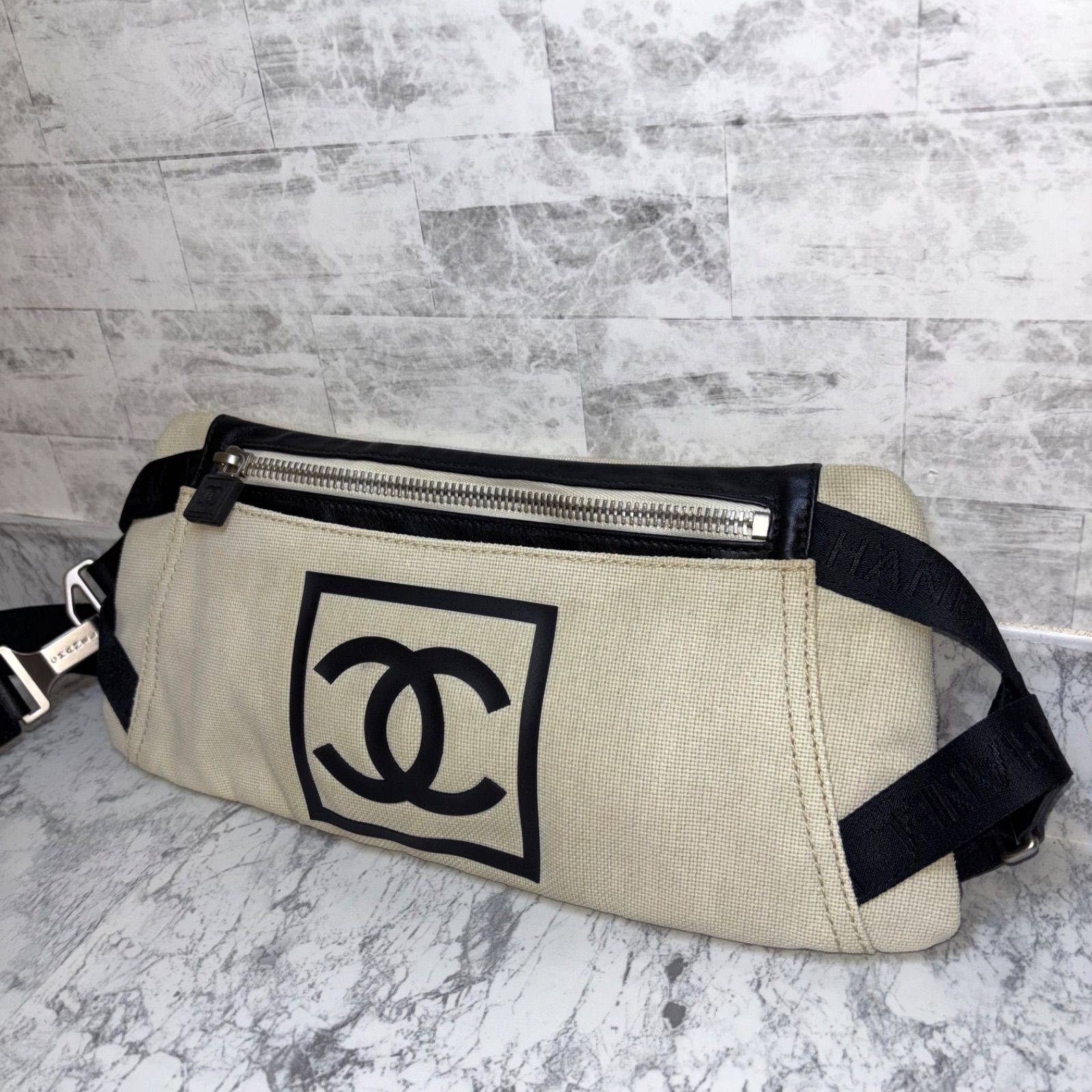 CHANEL ベージュ ボディバッグ CHANEL シャネル スポーツライン ココマーク ウエストバッグ