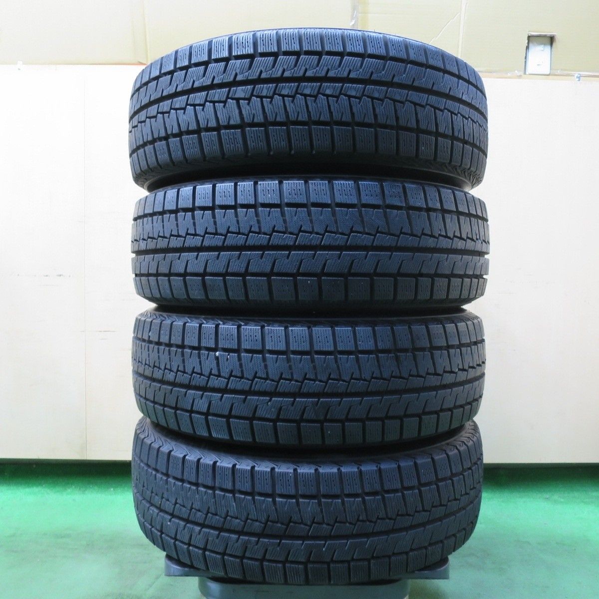 【バリ溝】【美品】【送料込】スタッドレス205/65R16 アルミホイール付4本 バリ溝！22年！9.5分以上☆スタッドレス 205/65R16 クムホ