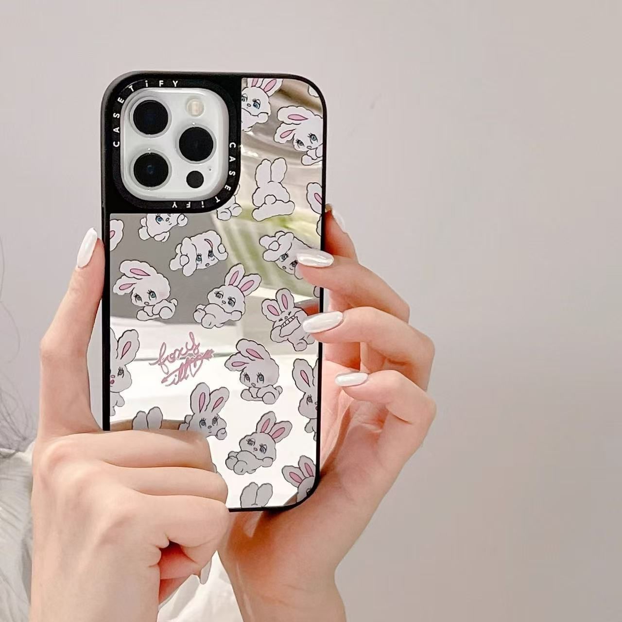 iPhone16 Casetify foxy iPhoneケース 可愛い foxy illustrations iPhoneケース ブラックとシルバー CASETiFY