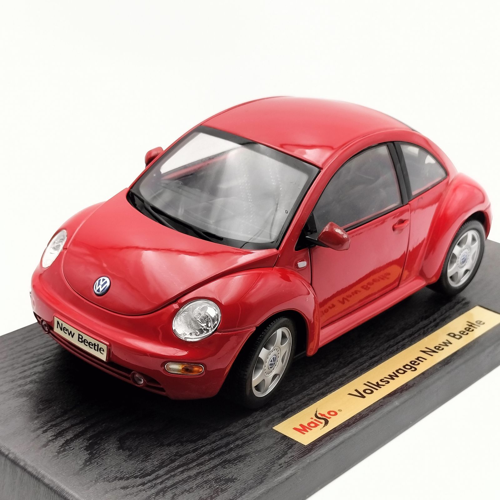 Maisto】フォルクスワーゲン ニュービートル レッド 1/18 ダイ