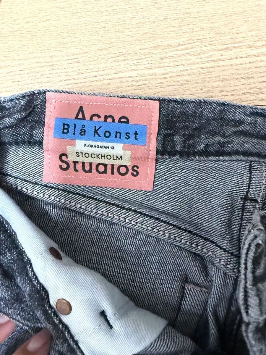 Studios アクネストゥディオズ