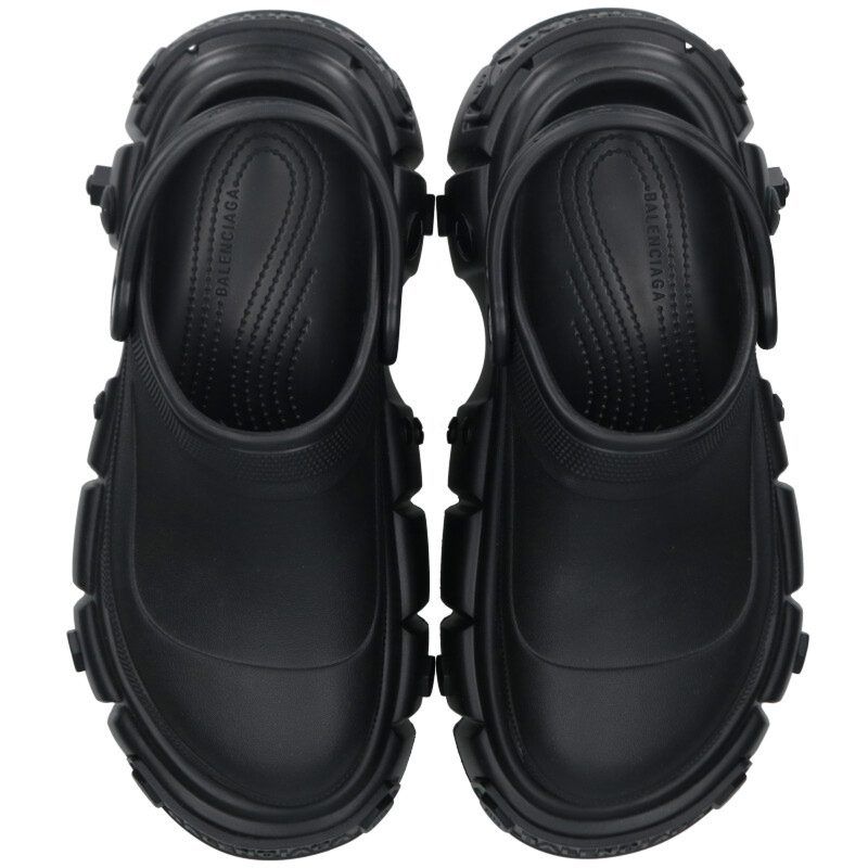 バレンシアガ HARDCROCS プラットフォームスタッズクロックスサンダル バレンシアガ x クロックスから超極厚ソールの新作サンダルが