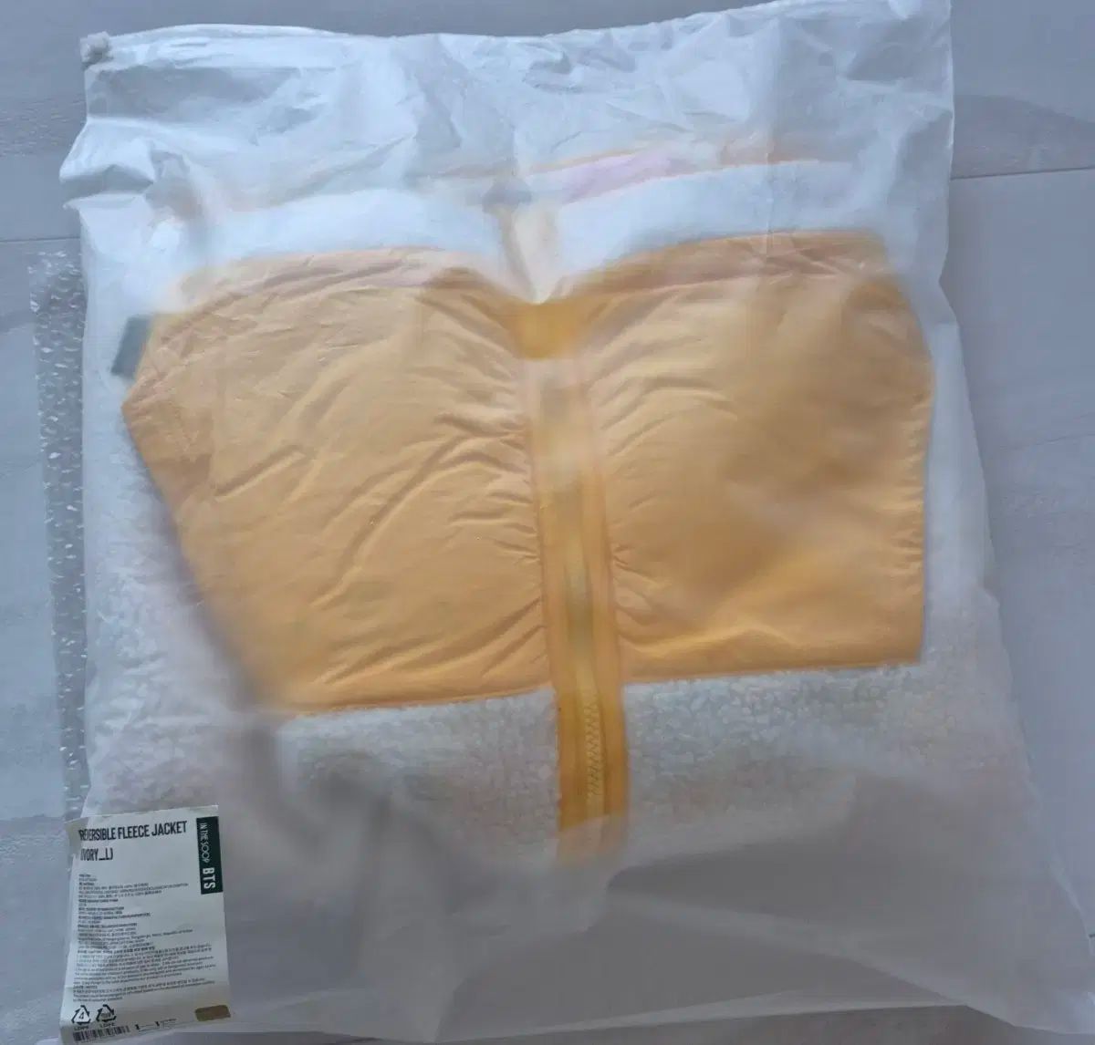 BTS(防弾少年団・バンタン) IN THE SOOP リバーシブル フリース ジャケット 黄色 ／ ほぼ 新品