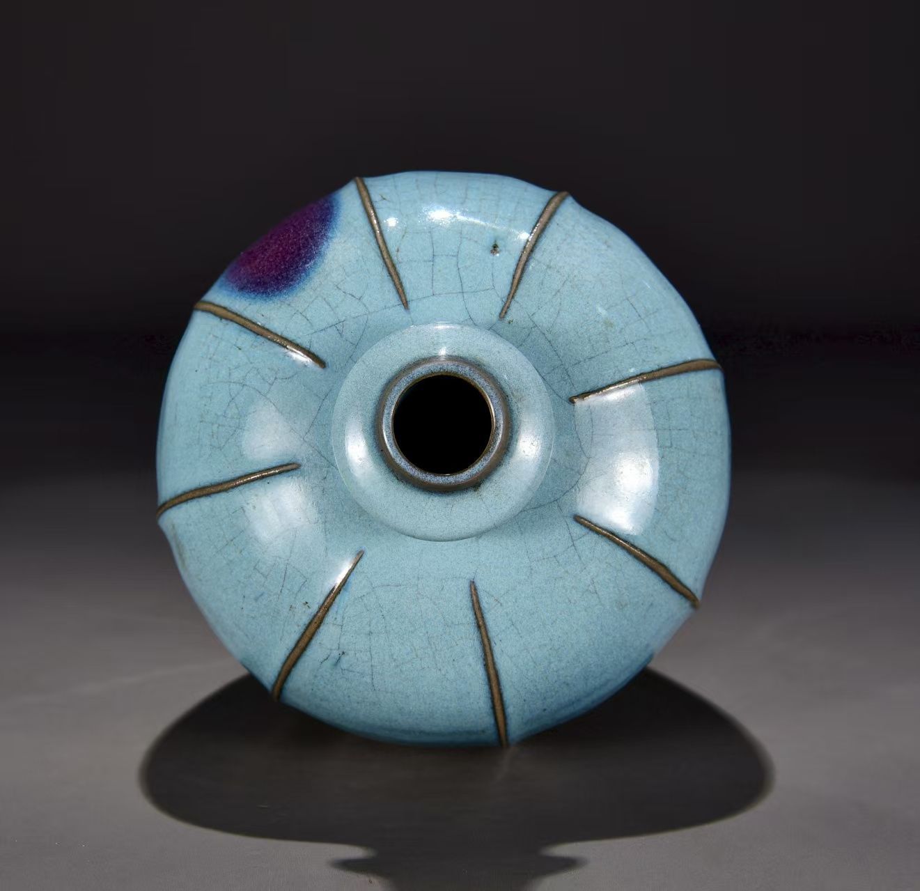 中国古美術 宋・官窯製 梅瓶 壺 花瓶 古陶磁 茶道具 唐物 時代物 文房置物 中国古美術.精品収蔵.宋時代鈞窯.紅斑瓜稜梅瓶.古陶磁器・置物