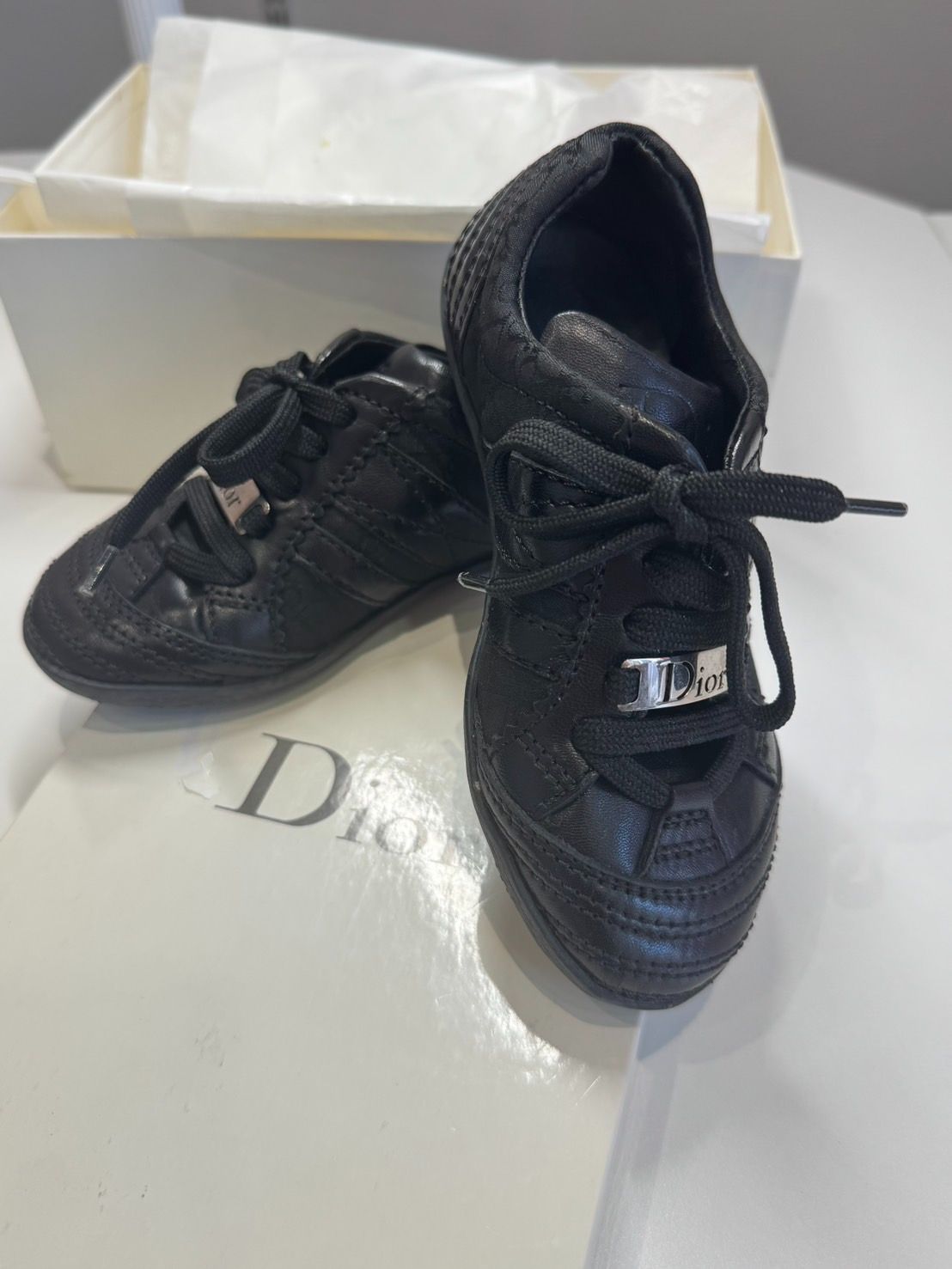 Dior ブラック スニーカー