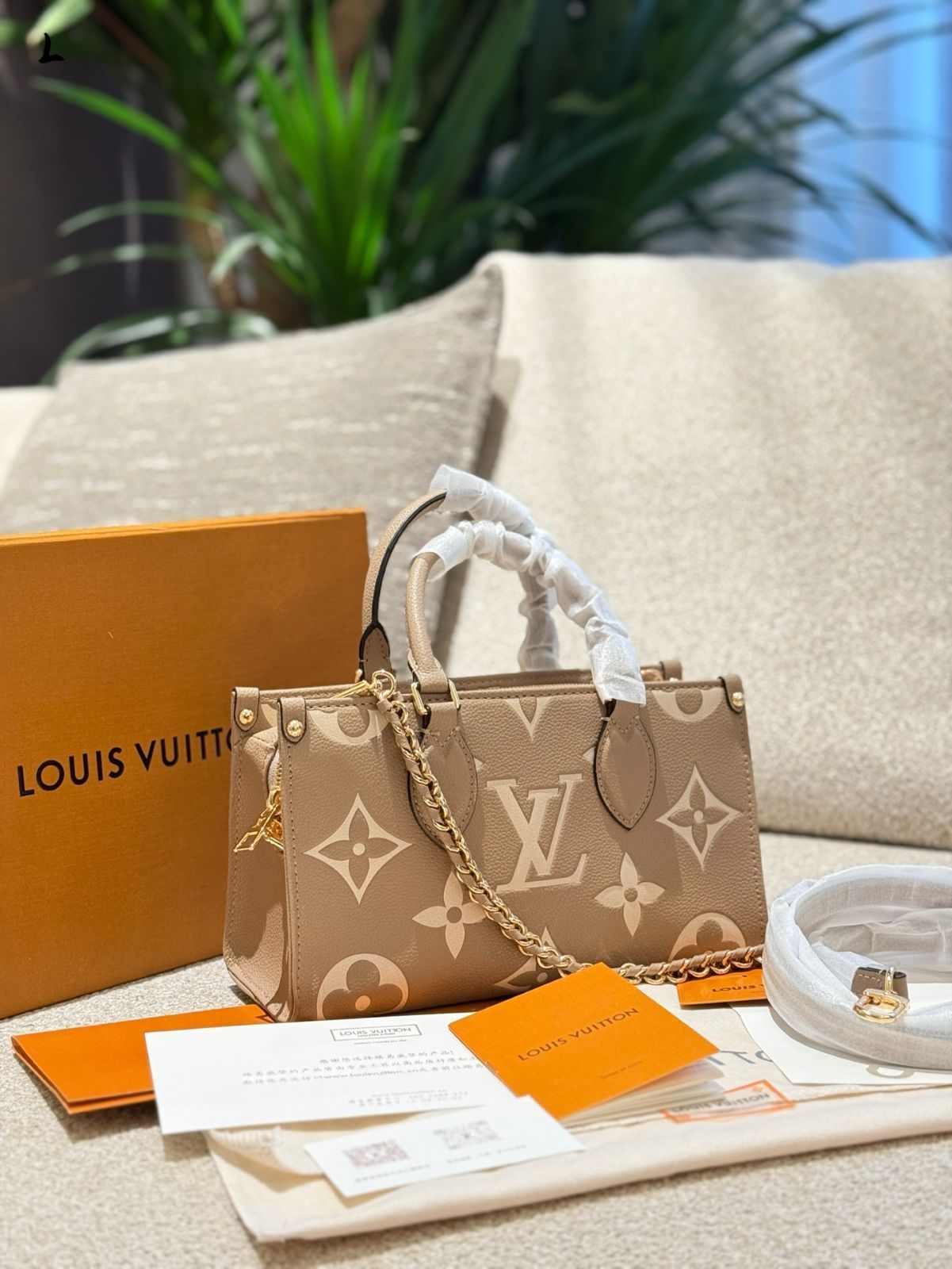 【Louis Vuitton】イーストウエストバック 今日特価】LV OnTheGo East West Bag ルイ・ヴィトン オンザゴー