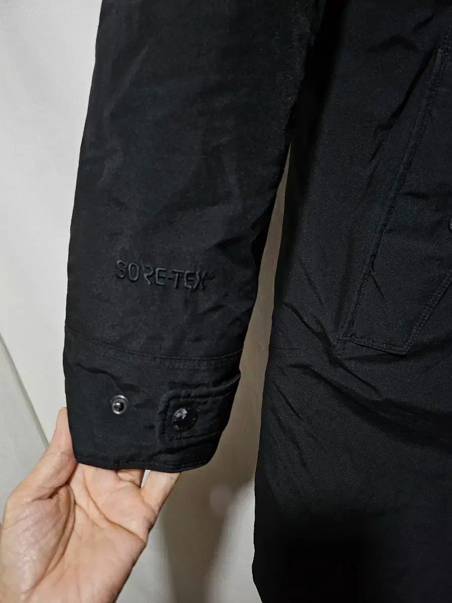 BLACK YAK ブラックヤク ゴアテックス GORE TEX ダウンジャケット