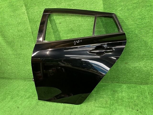 プリウス ZVW55 左リアドア A 4WD アサヒ M2F3 67004-47211 218