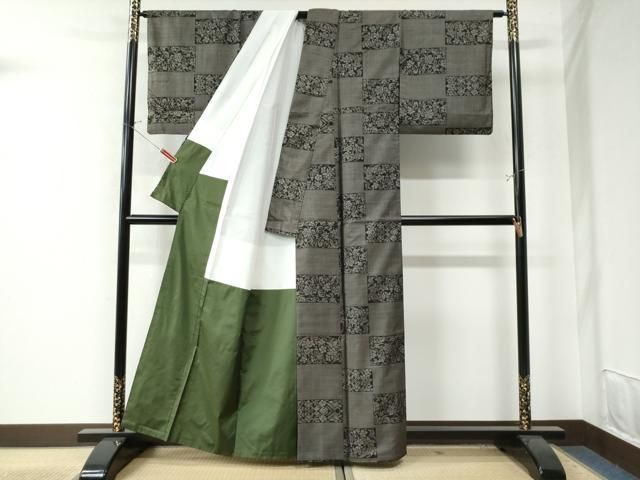 平和屋着物○本場大島紬 9マルキ 変わり市松花唐草文 正絹 逸品 CAAW7412yc