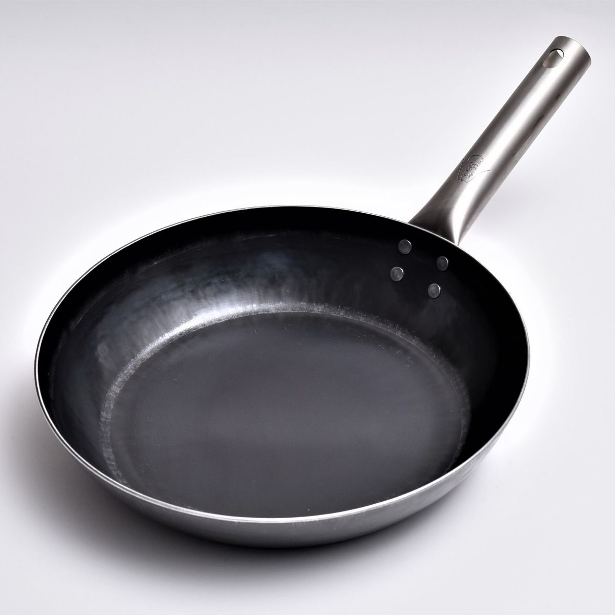 鉄フライパン 26cm チタン柄 HANAKO 打出し 2.3mm 日本製 （ IH対応