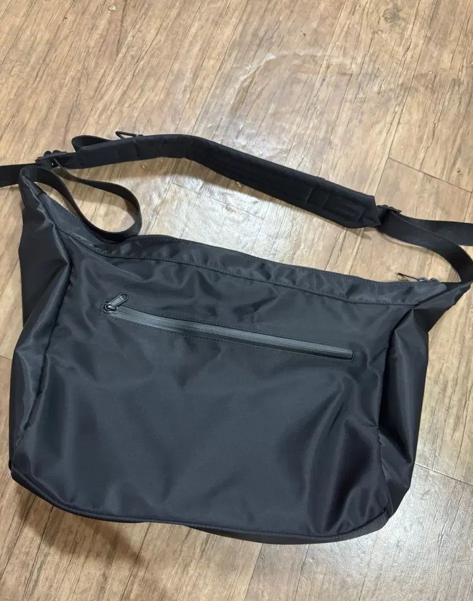 ARCS(アークス)メッセンジャーバッグ