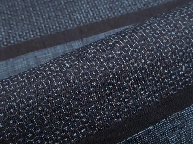 平和屋着物○本場結城紬 反物 80亀甲 横段文 着尺 逸品 未使用