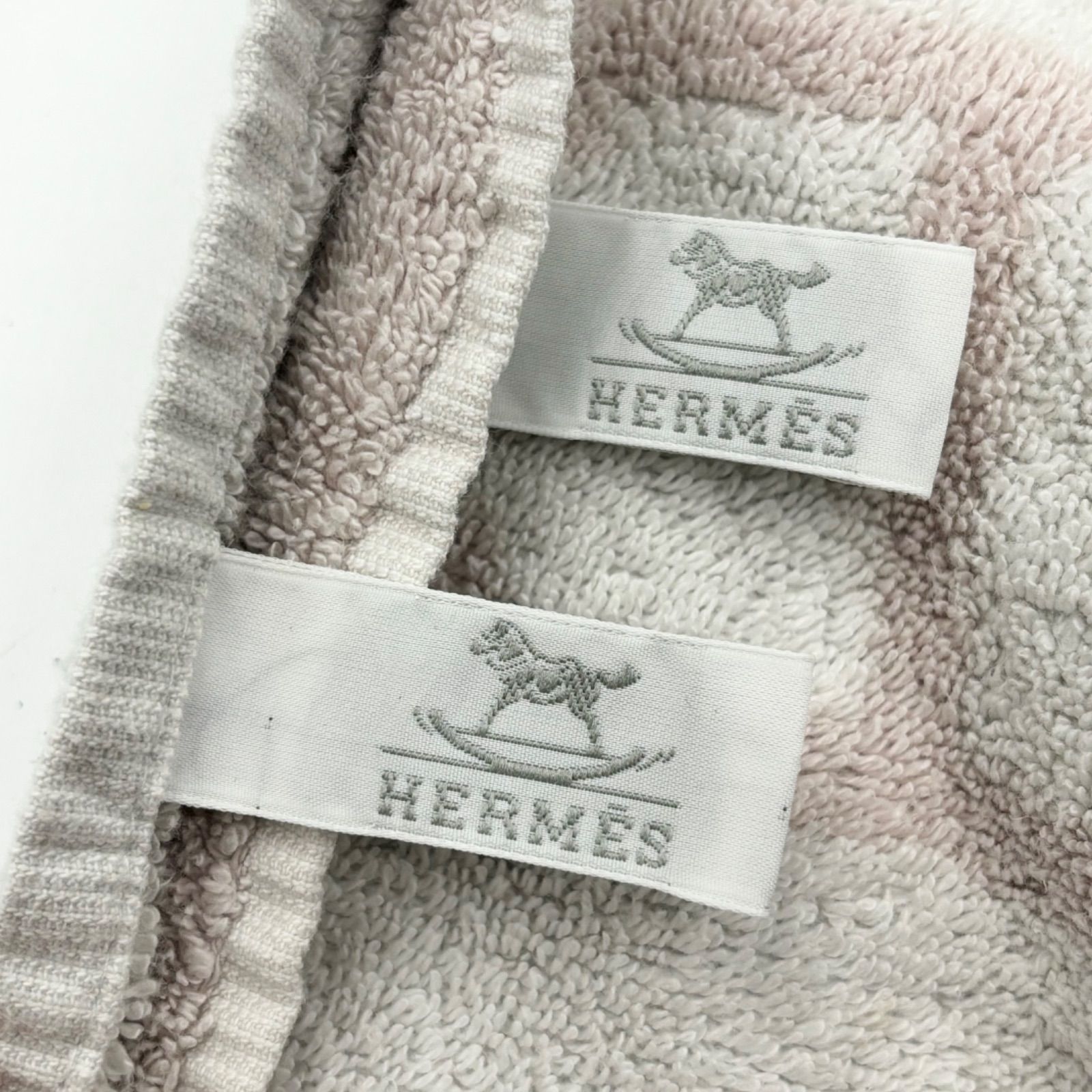 新品未使用⭐︎HERMES⭐︎バスタオル グレー ホワイト HERMES バスタオル ホワイト・グレー HERMES バスタオル グレー