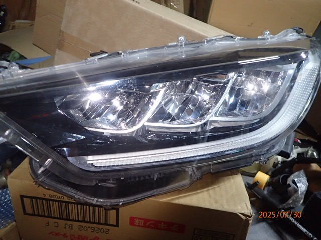 ヤリス　MXPH10〜17 左ヘッドライト　値下げ可 トヨタ純正 MXPA10 MXPH10 KSP210 ヤリス YARIS LED ヘッド