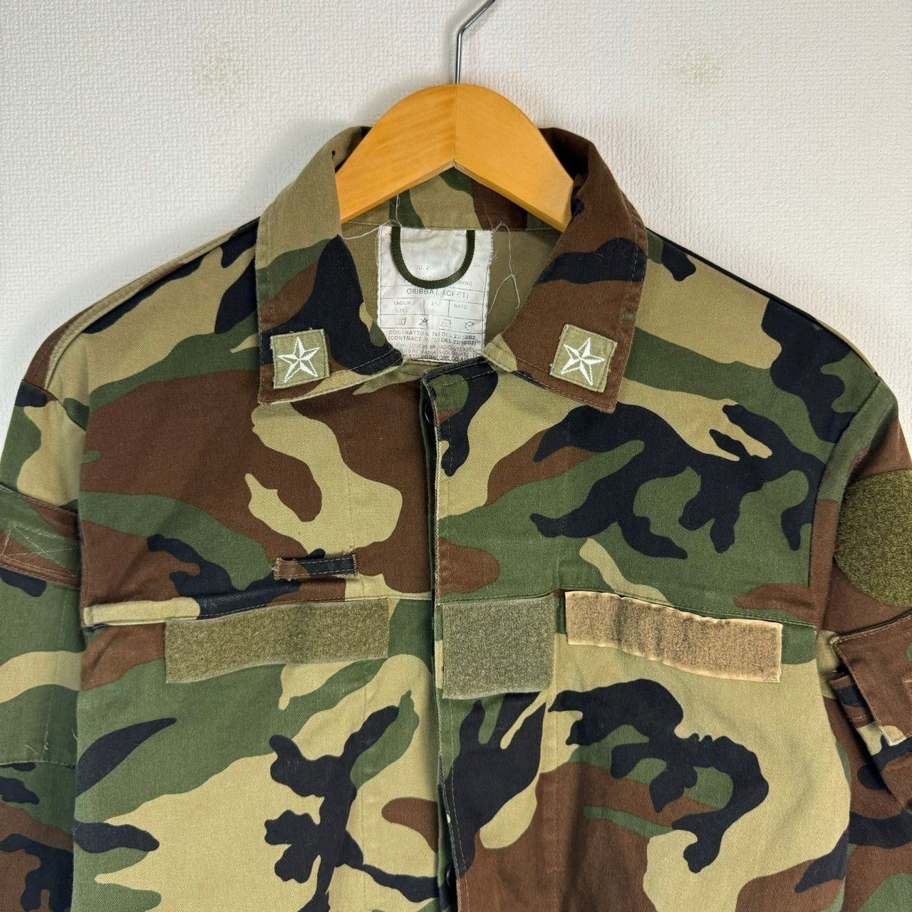 90s ミリタリージャケット　シャツ　ショート丈　y2k 古着　ギャル　迷彩　総柄 90s ミリタリージャケット シャツ ショート丈 y2k 古着 ギャル