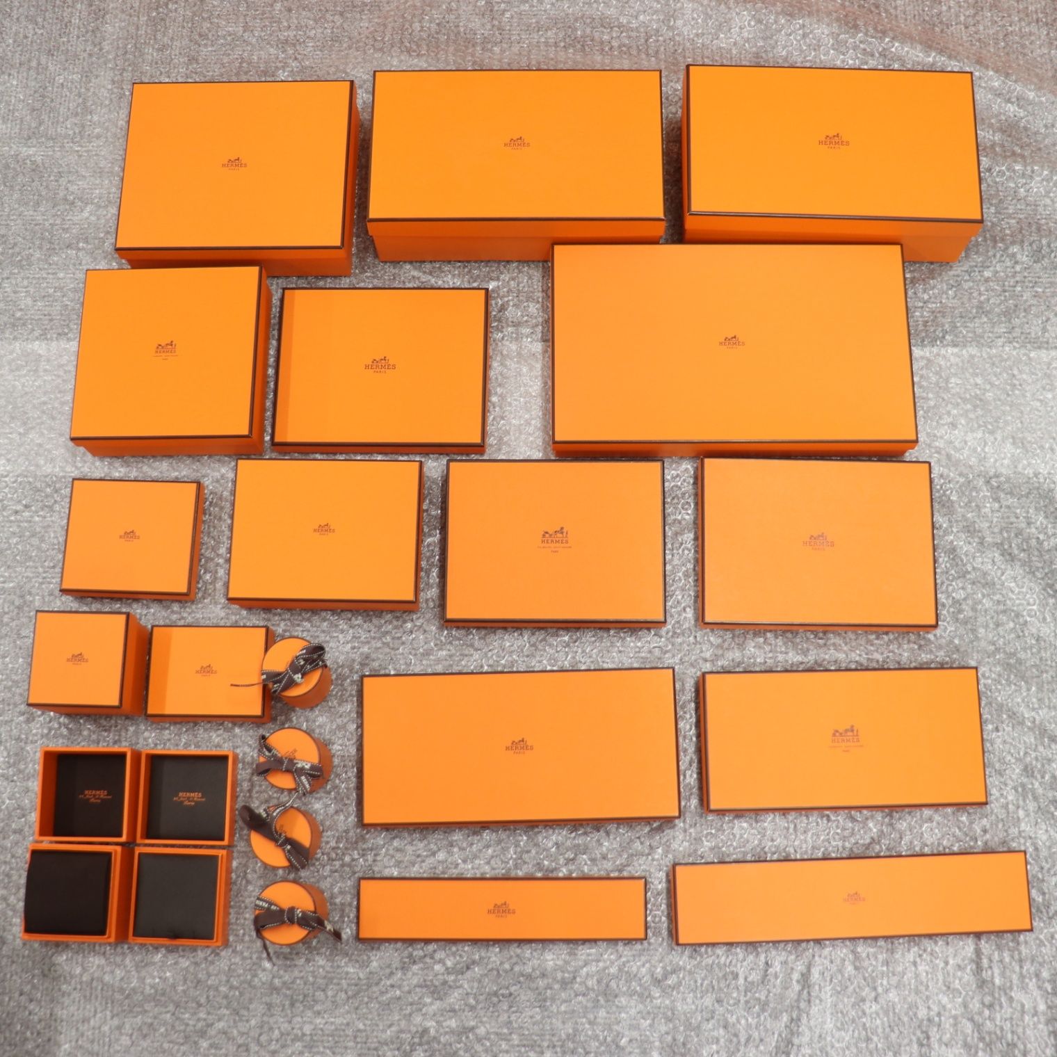 IT9FK22LLEZ2 HERMES エルメス 純正 BOX 箱 44個 紙袋 ショッパー 35枚