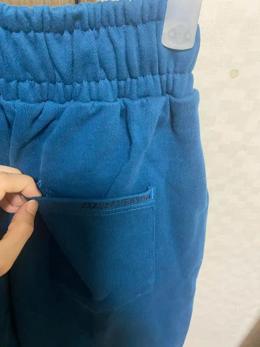 フード付きTシャツ ジョガーパンツ