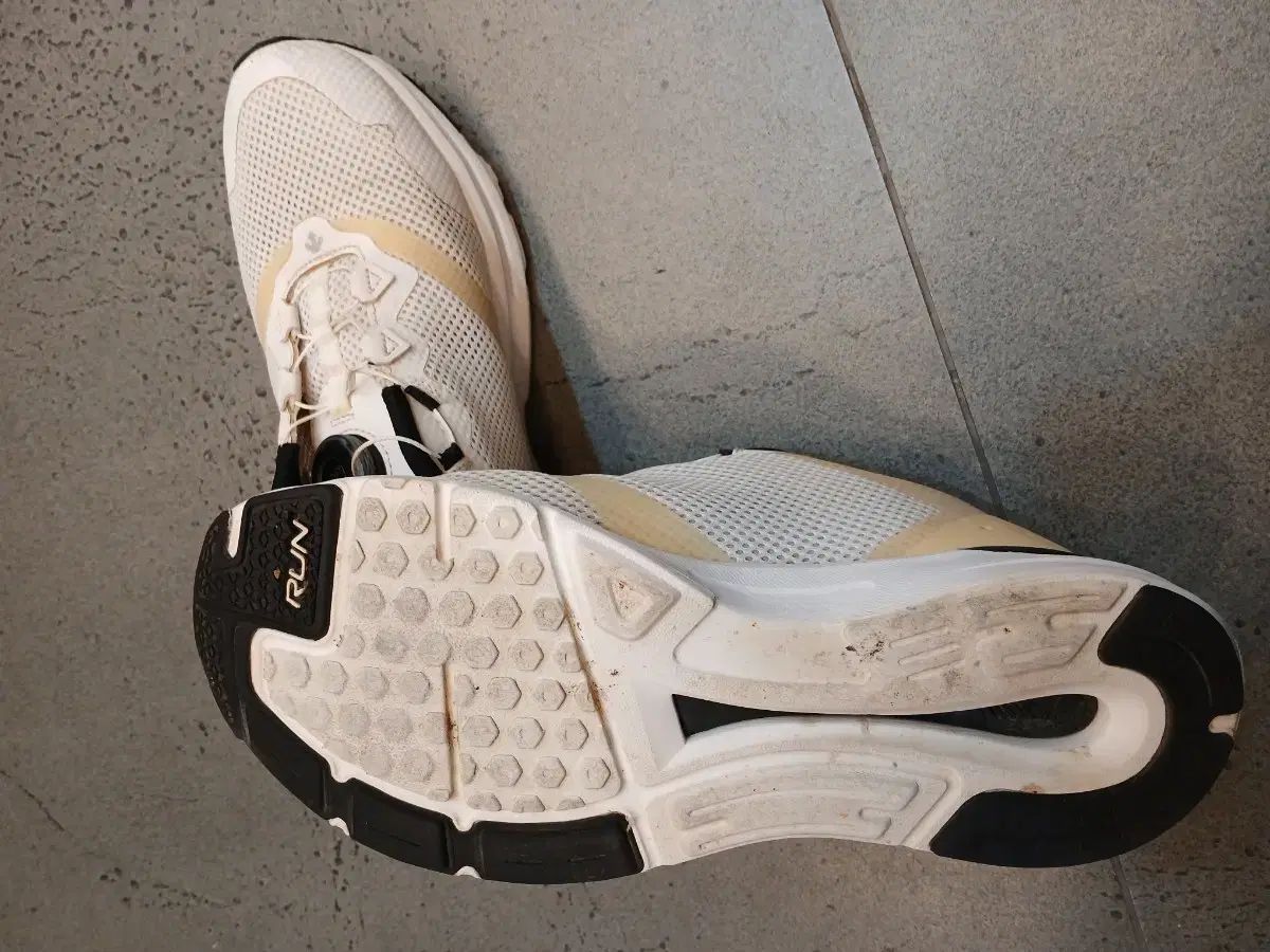 DESCENTE デサント