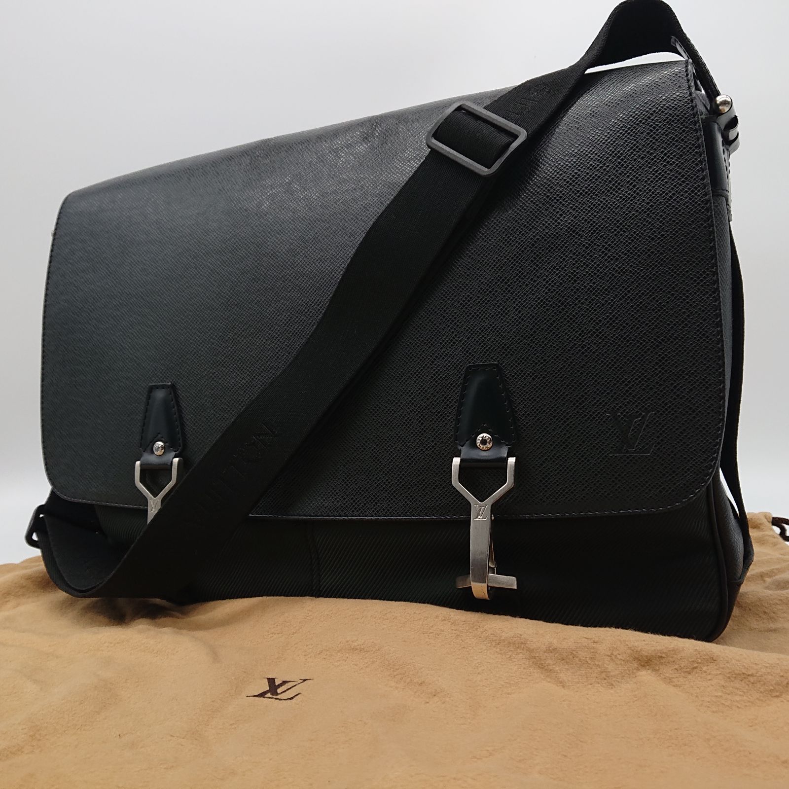 LOUIS VUITTON ルイヴィトン メッセンジャーバッグ タイガ