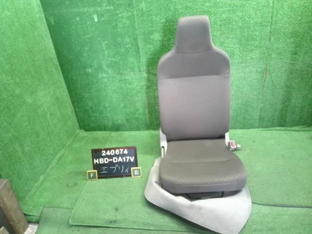 個人宅不可・離島不可エブリィ HBD-DA17V ドライバーシート　ヘッドレスト　ベルトバックル付　運転席側 85305-64P01 自社品番240674