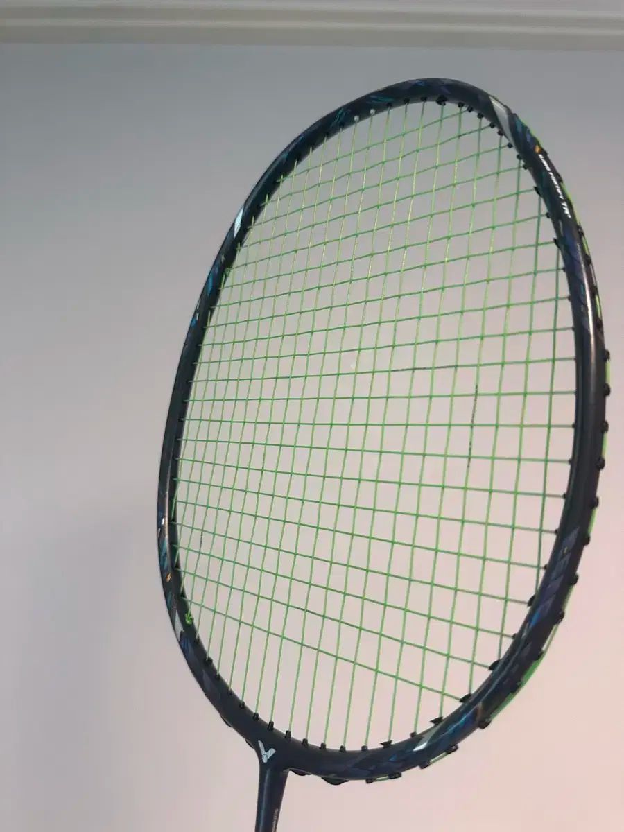 VICTOR（ビクター） 100x ウルトラ 4u 無傷!!【VICTOR】オーラスピード