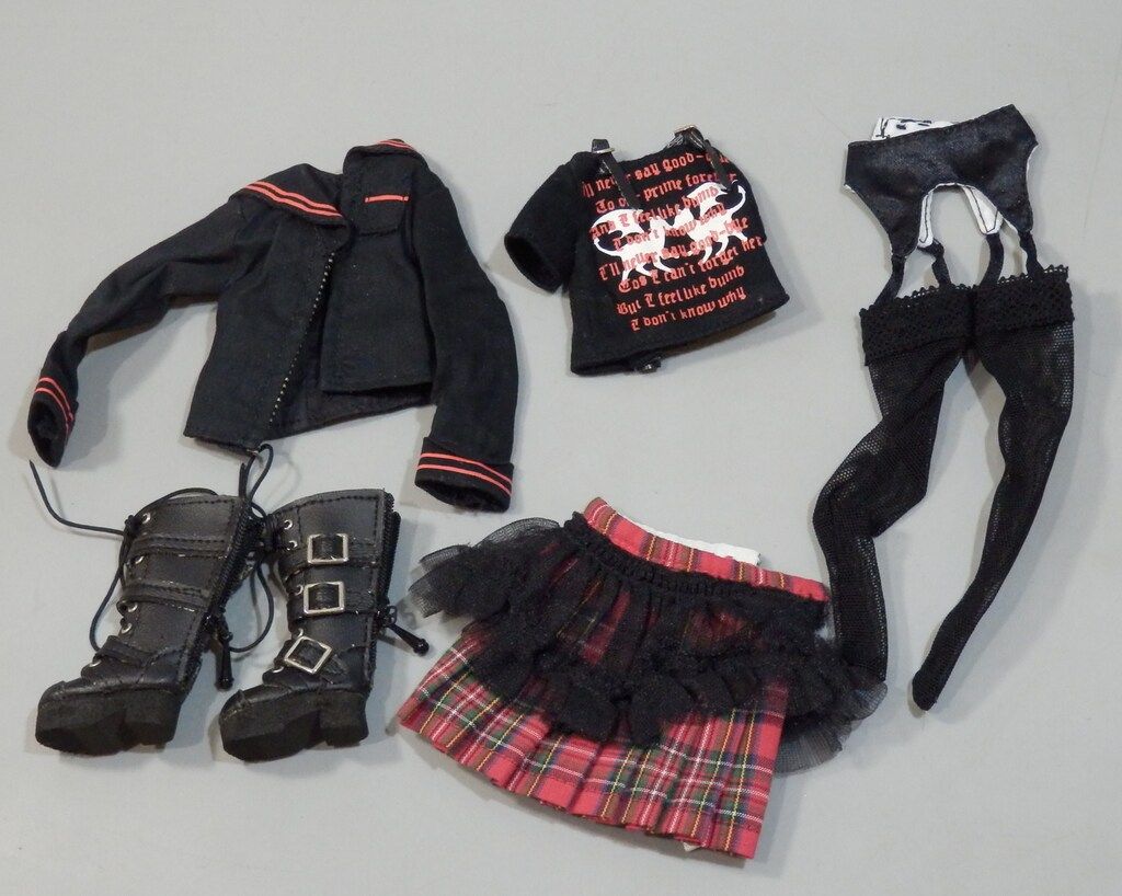 アゾン デフォルト衣装 えっくすきゅーと ころん SWEET PUNK GILRS!