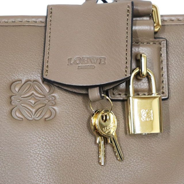 【LOEWE】2wayボストンバッグ　アナグラム　ゴールド金具　レザー　南京錠 LOEWE アマソナ28 ハンドバッグ ミニボストン アナグラム レザー