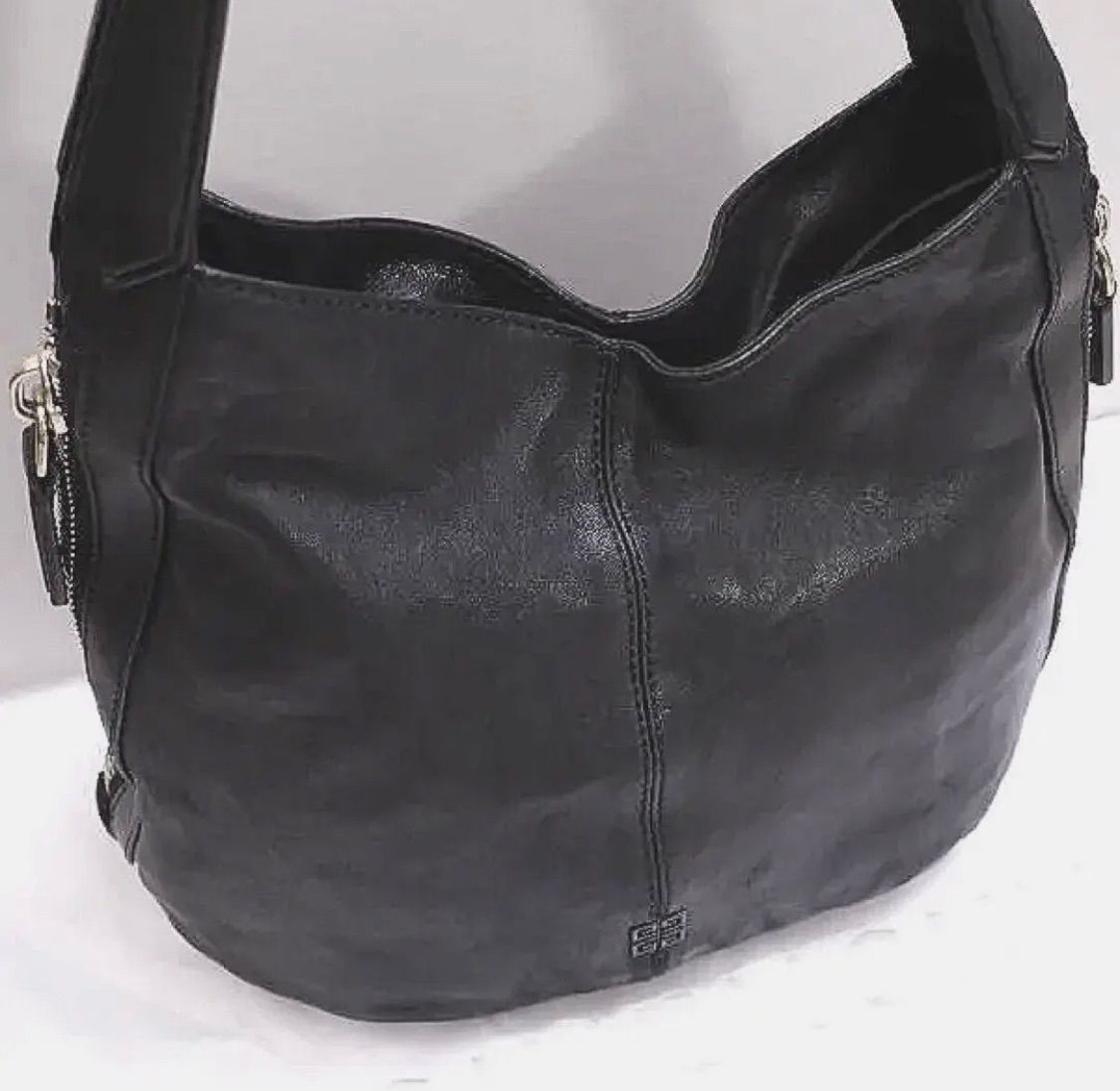 美品☆GIVENCHY ジバンシィ TINAN ティナン A4対応 男女可 レザー