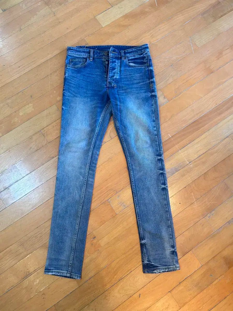 ディフェンダー （ ksubi jean ） ヴァン・ウィンクル 30 (トラビス スコット (エースプラキを着用)