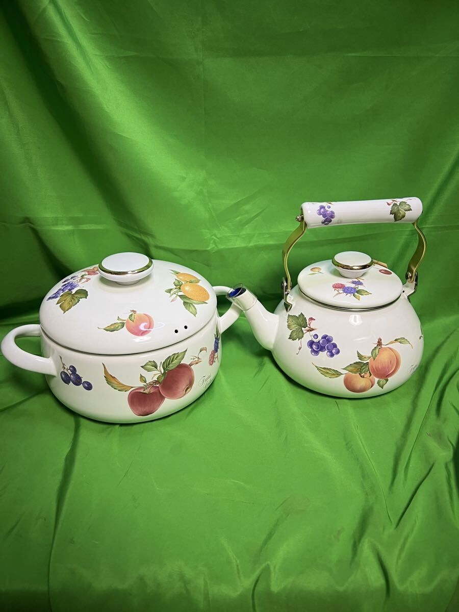 新品未使用　箱入り　エジリ〜フルーツ柄　ホーローケトル　両手鍋　片手鍋３点セット 新品未使用 箱入り エジリ〜フルーツ柄 ホーローケトル 両手鍋 片手鍋3点