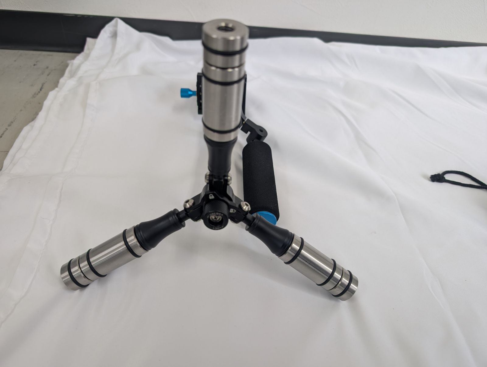 3軸 手持ちスタビライザー