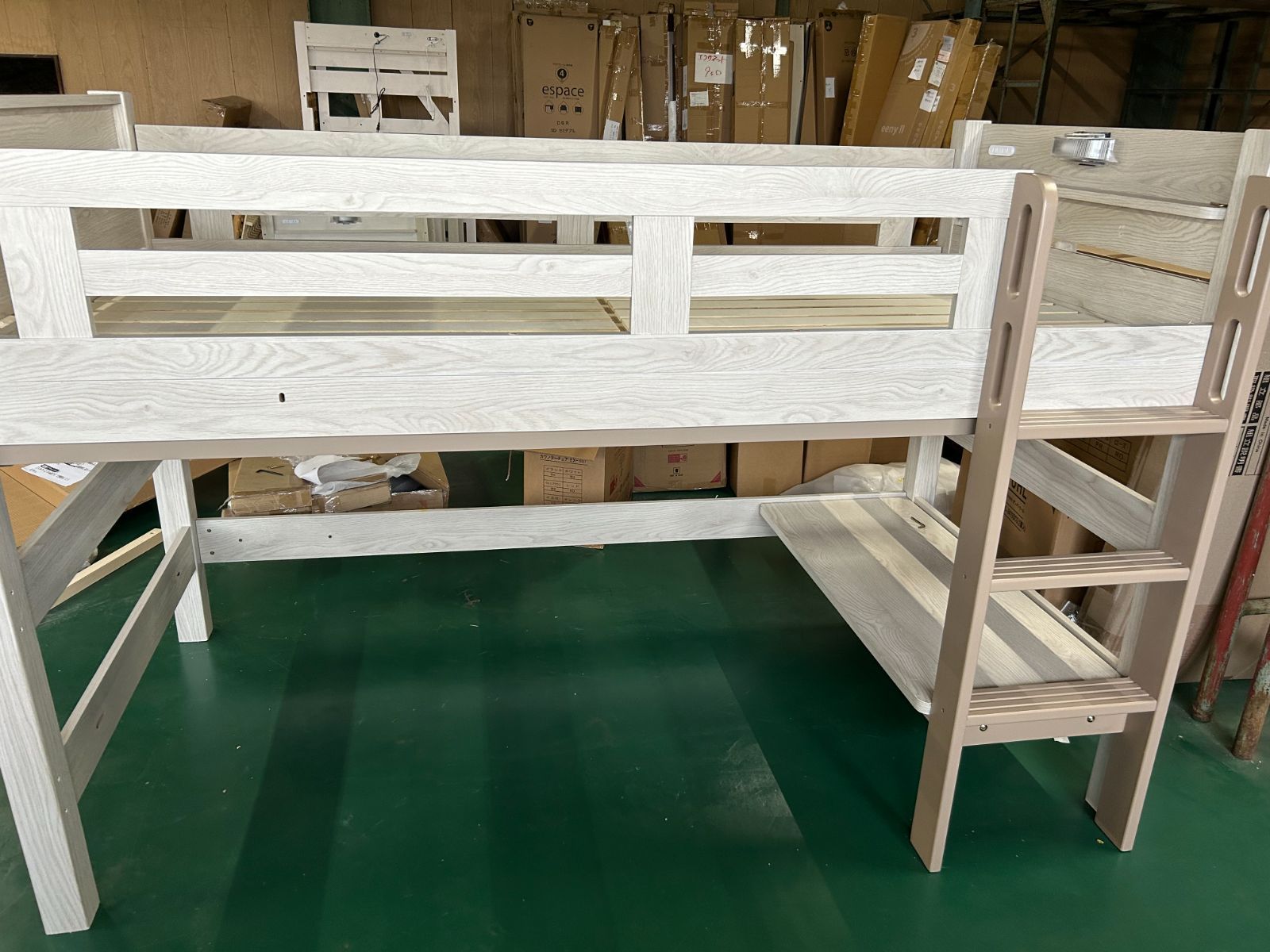 ロフトベッドMDタイプ ホワイトxラテ LED照明付き 宮棚付き 送料込み 高耐荷重 特許構造