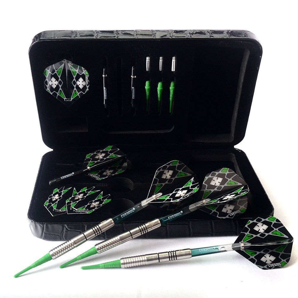 ダーツ引退品（カーボンシャフト、バレル、チップ等) ボードからダーツ