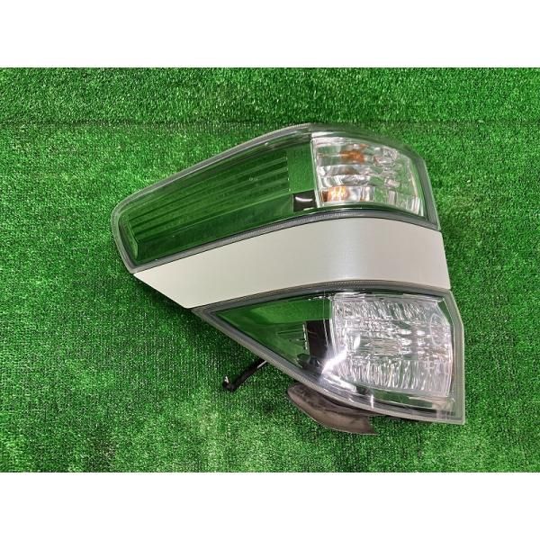 ヴェルファイア　左テールランプ ヴェルファイア GGH25W 左テールランプ・テールライト 3.5V 4WD 7人