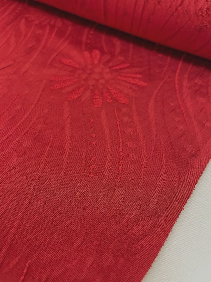 コート地 総刺繍 朱・緋色 正絹 反物 コート地 ふくれ織 紋意匠 朱・緋色 正絹 反物 - メルカリ