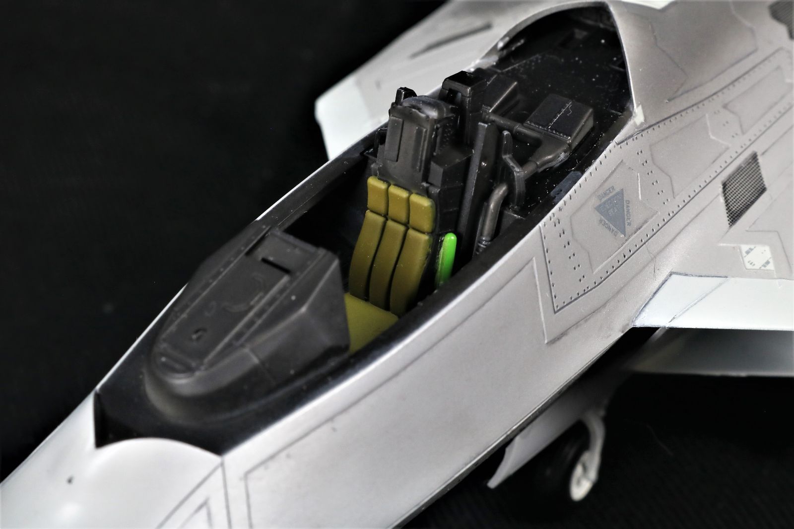 ハセガワ 1/48 F-22 ラプター 完成品 - メルカリ ハセガワ 1/48 F-22 ラプター 完成品 - メルカリ