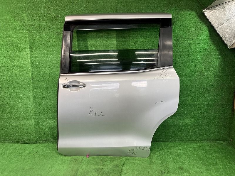 エスクァイア ZRR85G 左リアドア XI 4WD 7人 ニホンイタ M31Q8 67004-28650 1F7